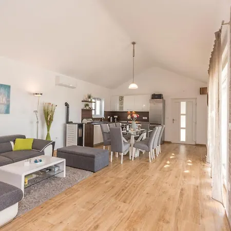 Prázdninový dům Cozy In With View Kakma